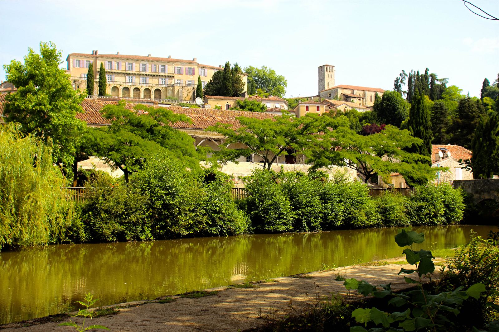 Poudenas et son château